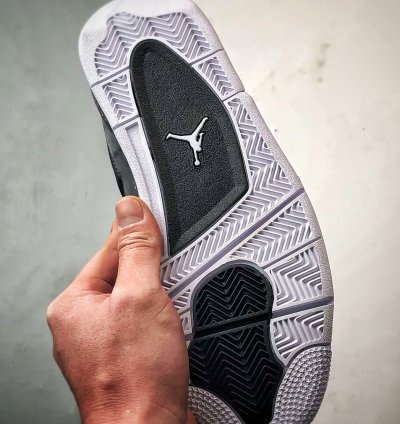 Air Jordan 4 Retro ”Fear” FQ8138-002