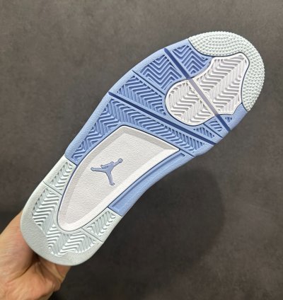 Air Jordan 4 Retro ”Aluminum” HV0823-100