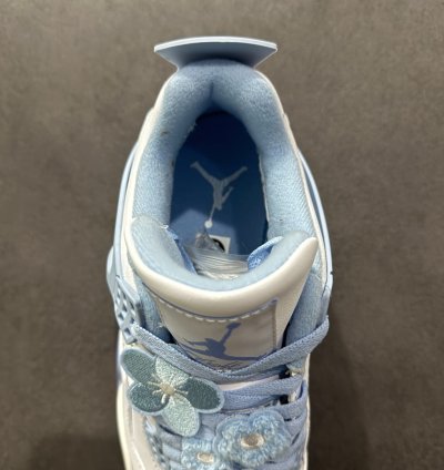 Air Jordan 4 Retro ”Aluminum” HV0823-100
