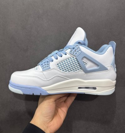 Air Jordan 4 Retro ”Aluminum” HV0823-100