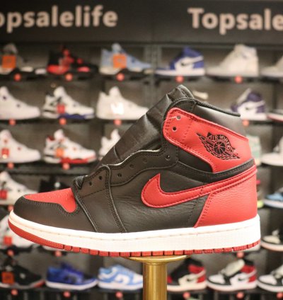 Air Jordan 1 Retro High OG 'Banned' 2016 also worn by Rihanna