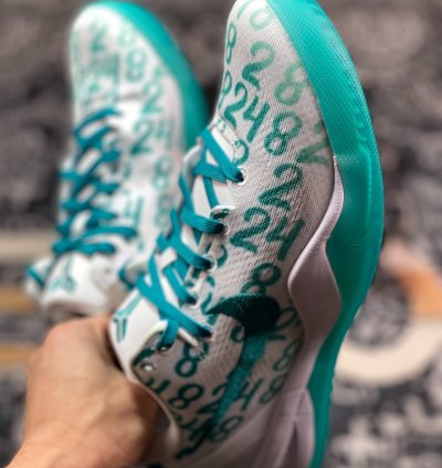 NK Kobe VIII 8 FQ3549-101