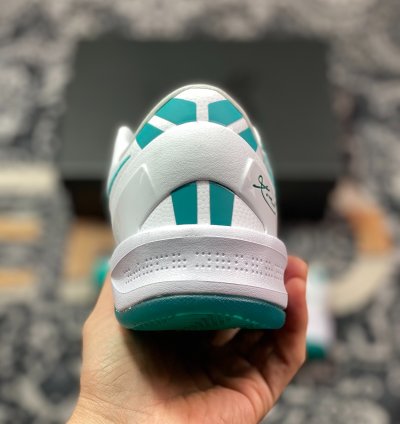 NK Kobe VIII 8 FQ3549-101