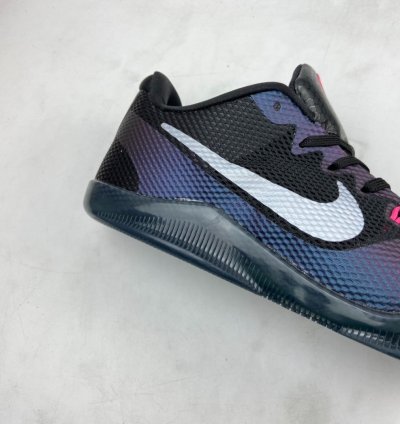 P240 Nk Kobe 11 EM Low lnvisibility Cloak 836183-005