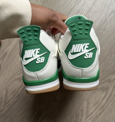 Jordan 4 SB Pine Green