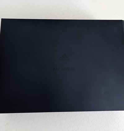 Deadstock Ozweegont Limited Edition Box Set