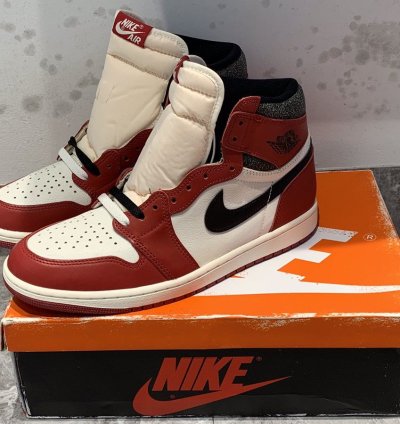 Air Jordan 1 Retro High OG Chicago Lost and Found