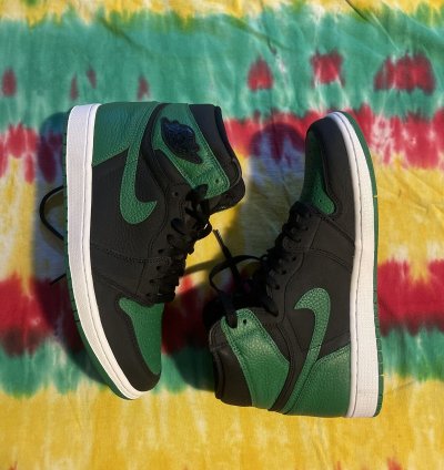 Air Jordan 1 Retro High OG Pine Green