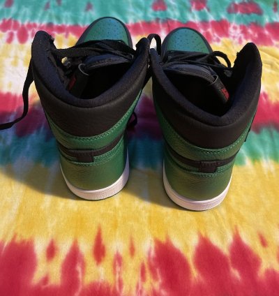 Air Jordan 1 Retro High OG Pine Green