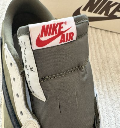 Air Jordan 1 Retro Low Travis Scott Medium Olive US 9 5