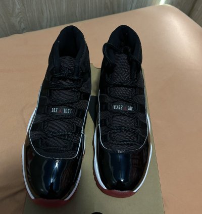 Air Jordan 11 Reto Bred