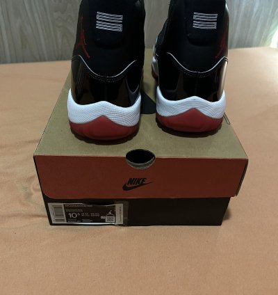 Air Jordan 11 Reto Bred