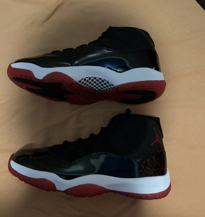 Air Jordan 11 Reto Bred