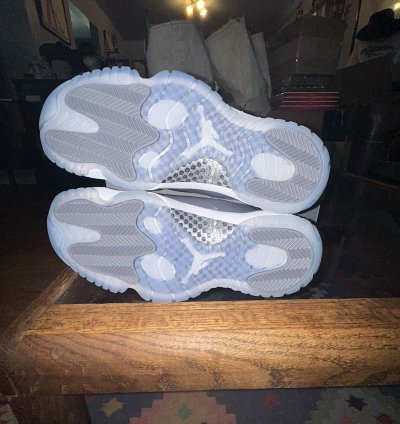 Air Jordan 11 retro 2021 size 7 cool grey