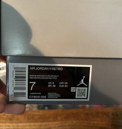 Air Jordan 11 retro 2021 size 7 cool grey