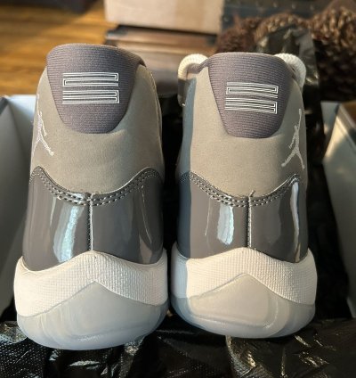 Air Jordan 11 retro 2021 size 7 cool grey