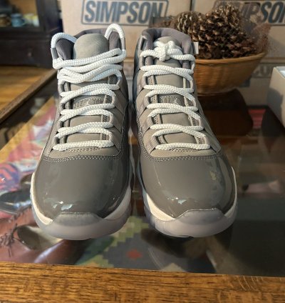 Air Jordan 11 retro 2021 size 7 cool grey