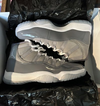 Air Jordan 11 retro 2021 size 7 cool grey