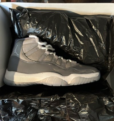 Air Jordan 11 retro 2021 size 7 cool grey