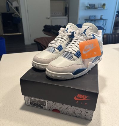 Air Jordan 4 Military Blue