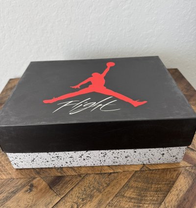 Air Jordan 4 Retro - Bred 2019 Size 9