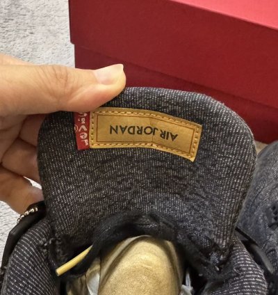 Air Jordan 4 Retro Levi NRG Black