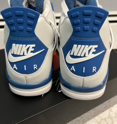 Air Jordan 4 Retro Military Blue size 10 5