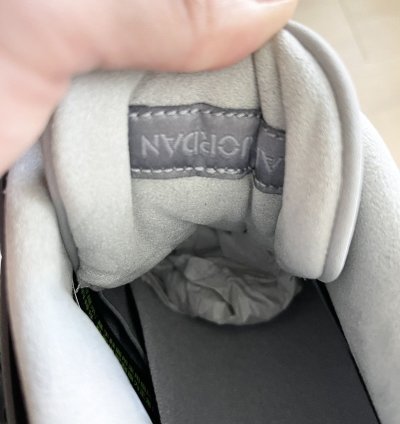 Air Jordan 4 Retro SE Wet Cement