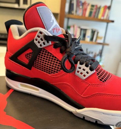 Air Jordan 4 Retro Toro Bravo Size 9 men