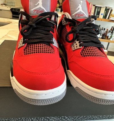 Air Jordan 4 Retro Toro Bravo Size 9 men
