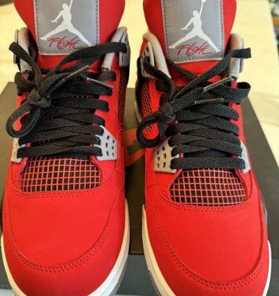 Air Jordan 4 Retro Toro Bravo Size 9 men
