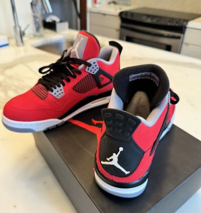 Air Jordan 4 Retro Toro Bravo Size 9 men