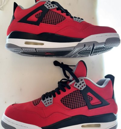 Air Jordan 4 Retro Toro Bravo Size 9 men