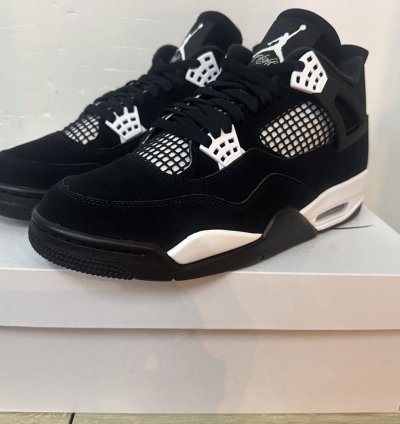 Air Jordan 4 Retro White Thunder