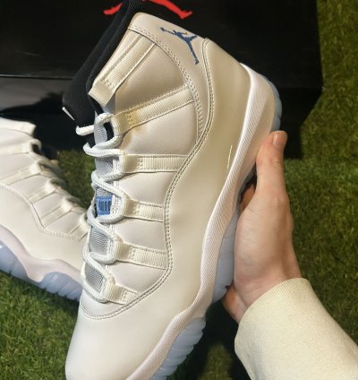 DS Jordan 11 Legend Blue 2024