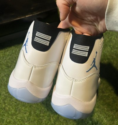 DS Jordan 11 Legend Blue 2024