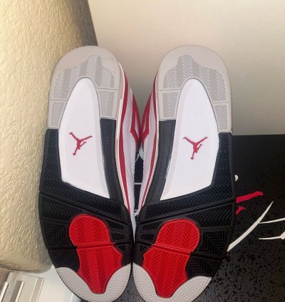 DS Jordan 4 Red Cement