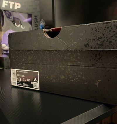 DS Size 10 - Nike Air Jordan Retro 4 Red Cement