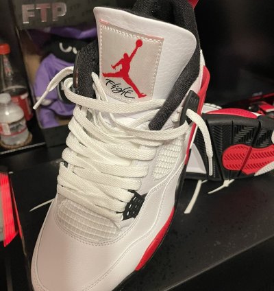 DS Size 10 - Nike Air Jordan Retro 4 Red Cement