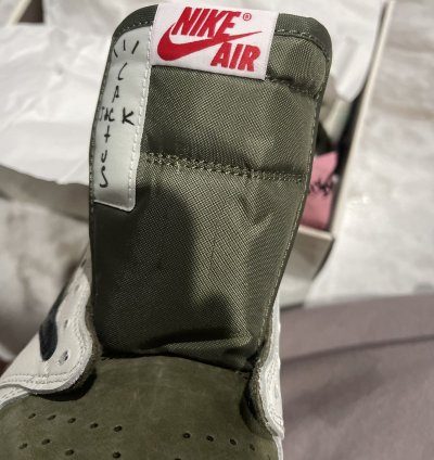 JORDAN 1 LOW TRAVIS SCOTT