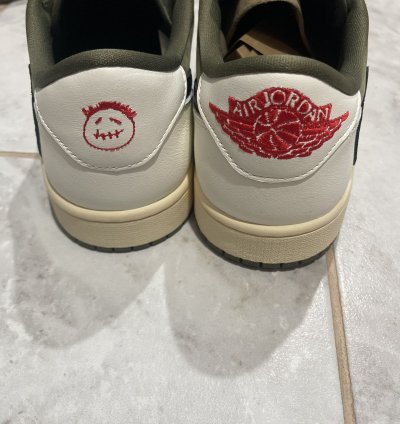 JORDAN 1 LOW TRAVIS SCOTT