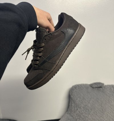 Jordan 1 low Travis Scott Velvet Brown