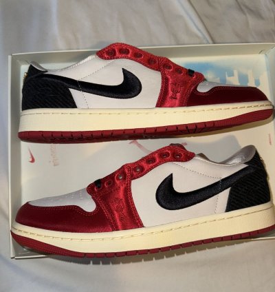 Jordan 1 Low trophy room