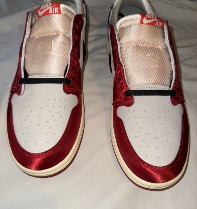 Jordan 1 Low trophy room