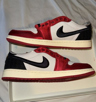 Jordan 1 Low trophy room