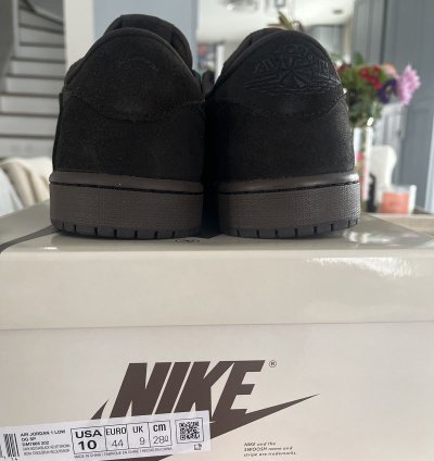 Jordan 1 low Velvet Travis Scott