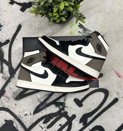 Jordan 1 Retro High Dark Mocha (2020)