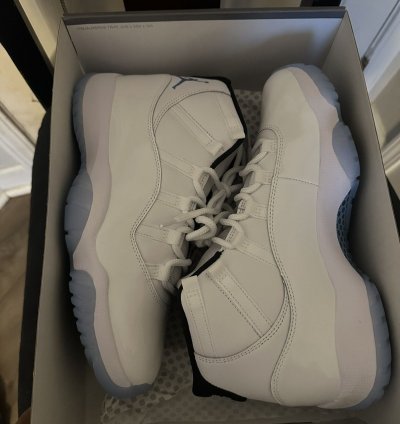 Jordan 11 Legend Blue (2024)