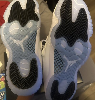 Jordan 11 Legend Blue (2024)