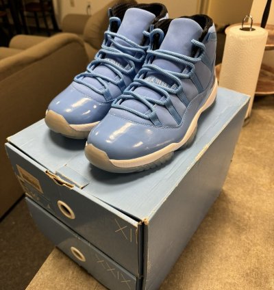 Jordan 11 Pantone